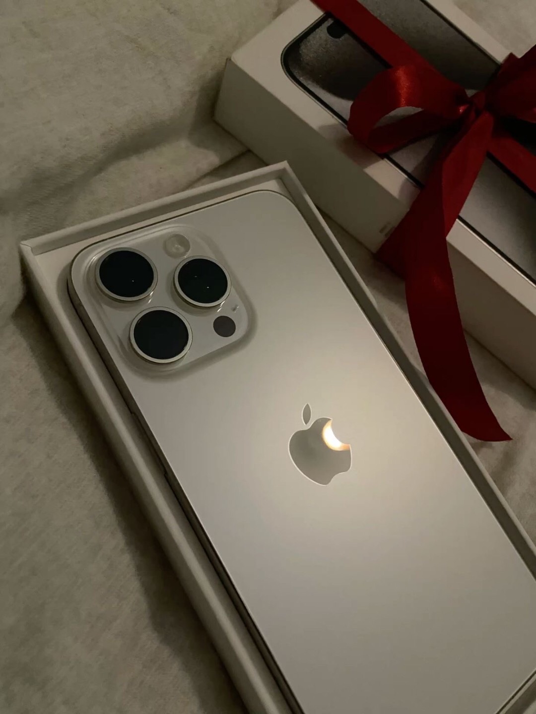 IPhone 15 Pro 128GB + полный комплект аксессуаров - изображение 2