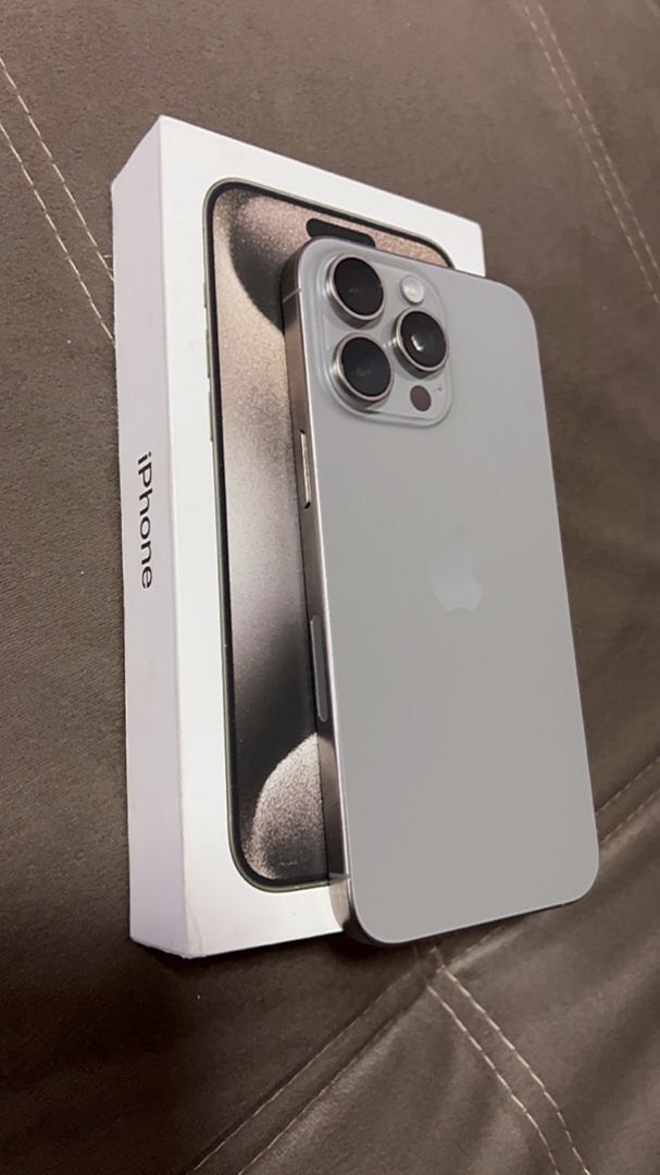 IPhone 15 Pro 256GB + полный комплект аксессуаров - изображение 2