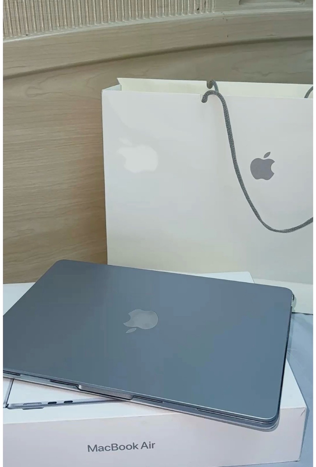 MacBook Air 13 m4  16/256 gb