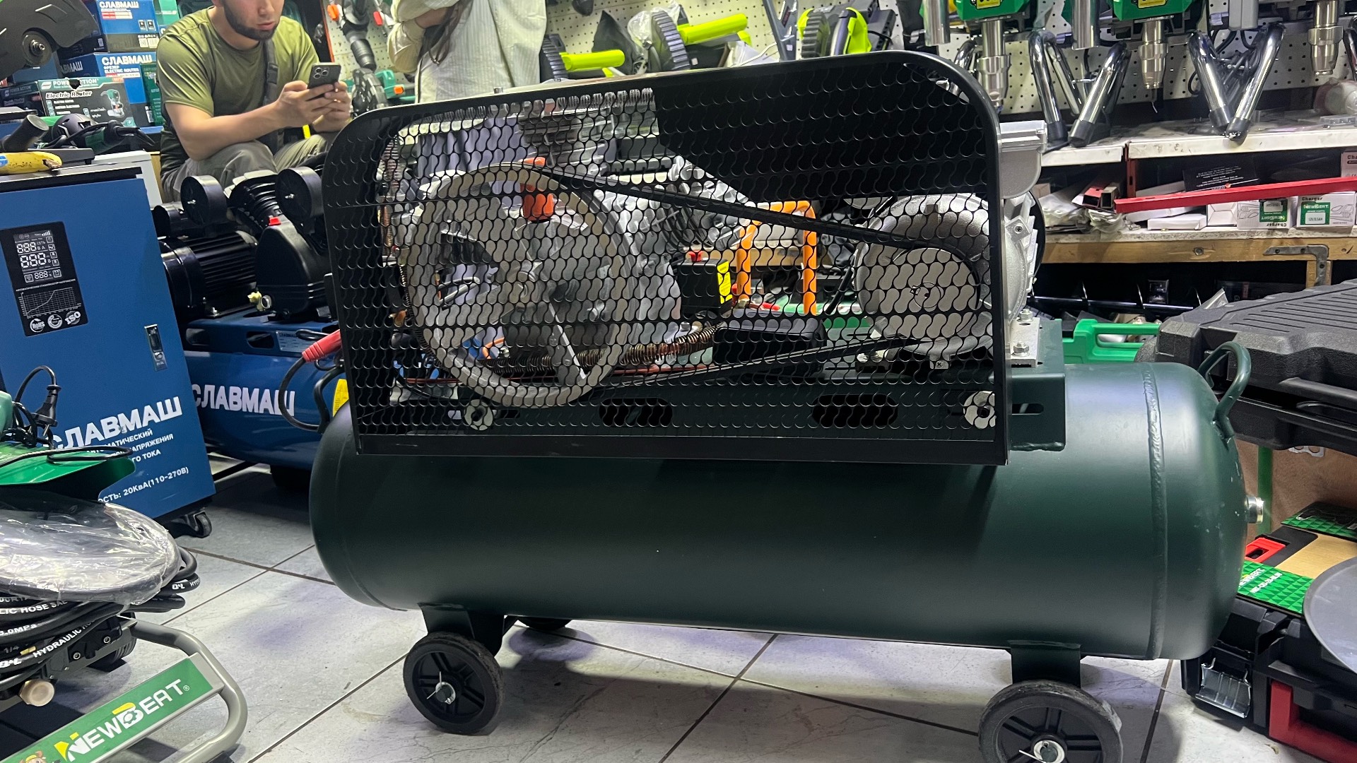 Поршневой воздушный компрессор Excalibur 100 L - изображение 3