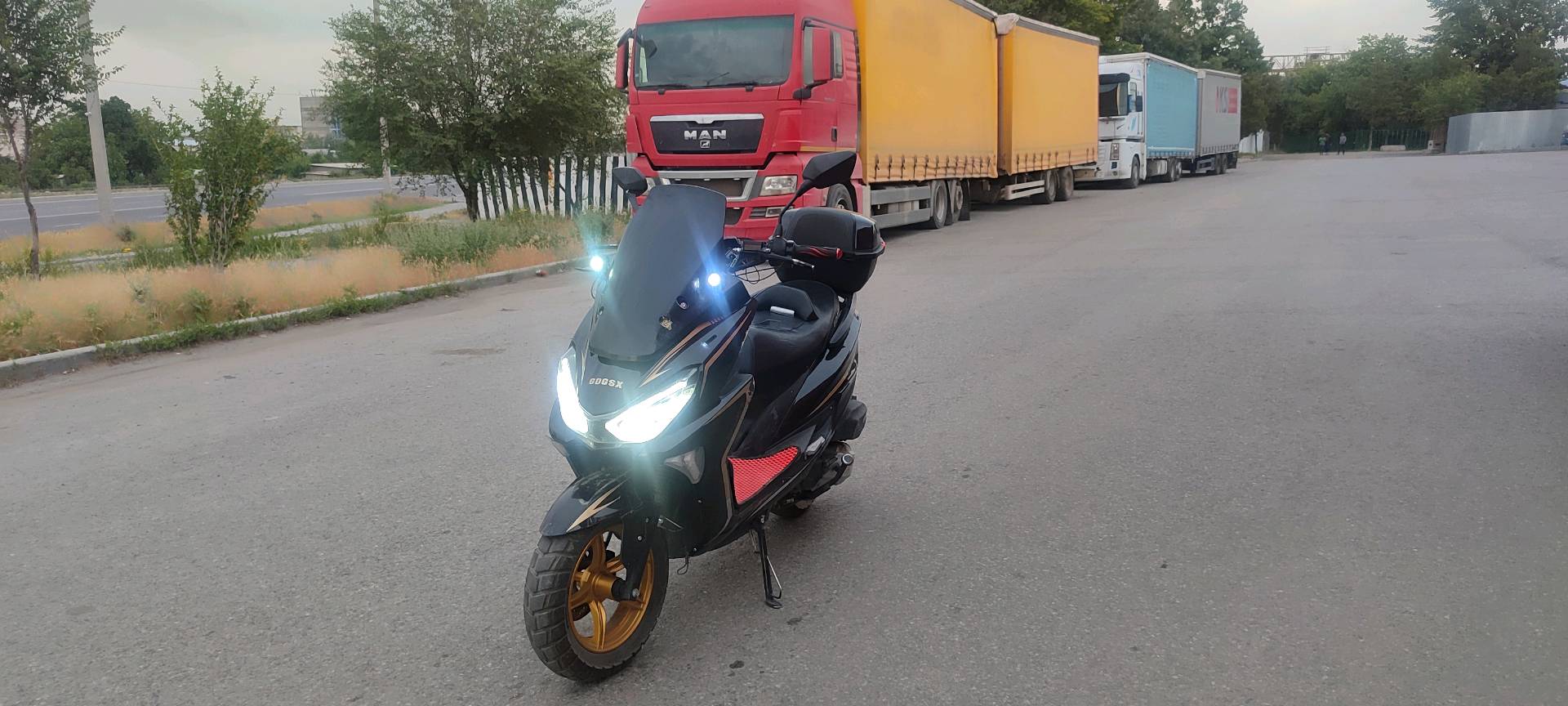 Скутер Maxi