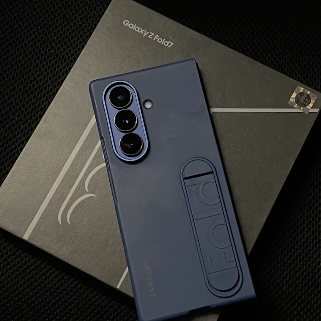 Samsung Galaxy Z Fold7 256 GB + полный комплект аксессуаров - изображение 2