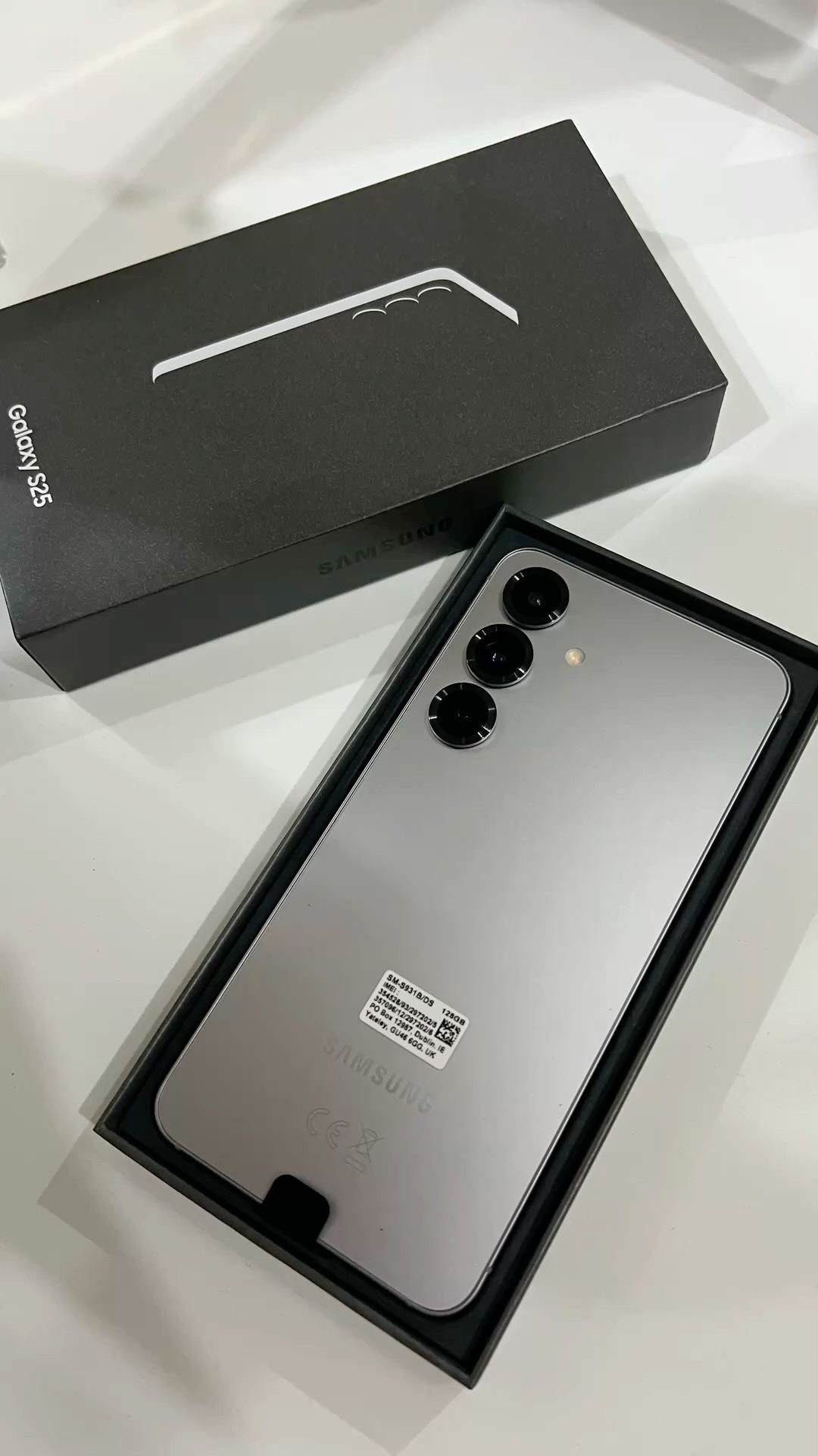 Samsung Galaxy S25 Ultra 256GB + полный комплект аксессуаров - изображение 3