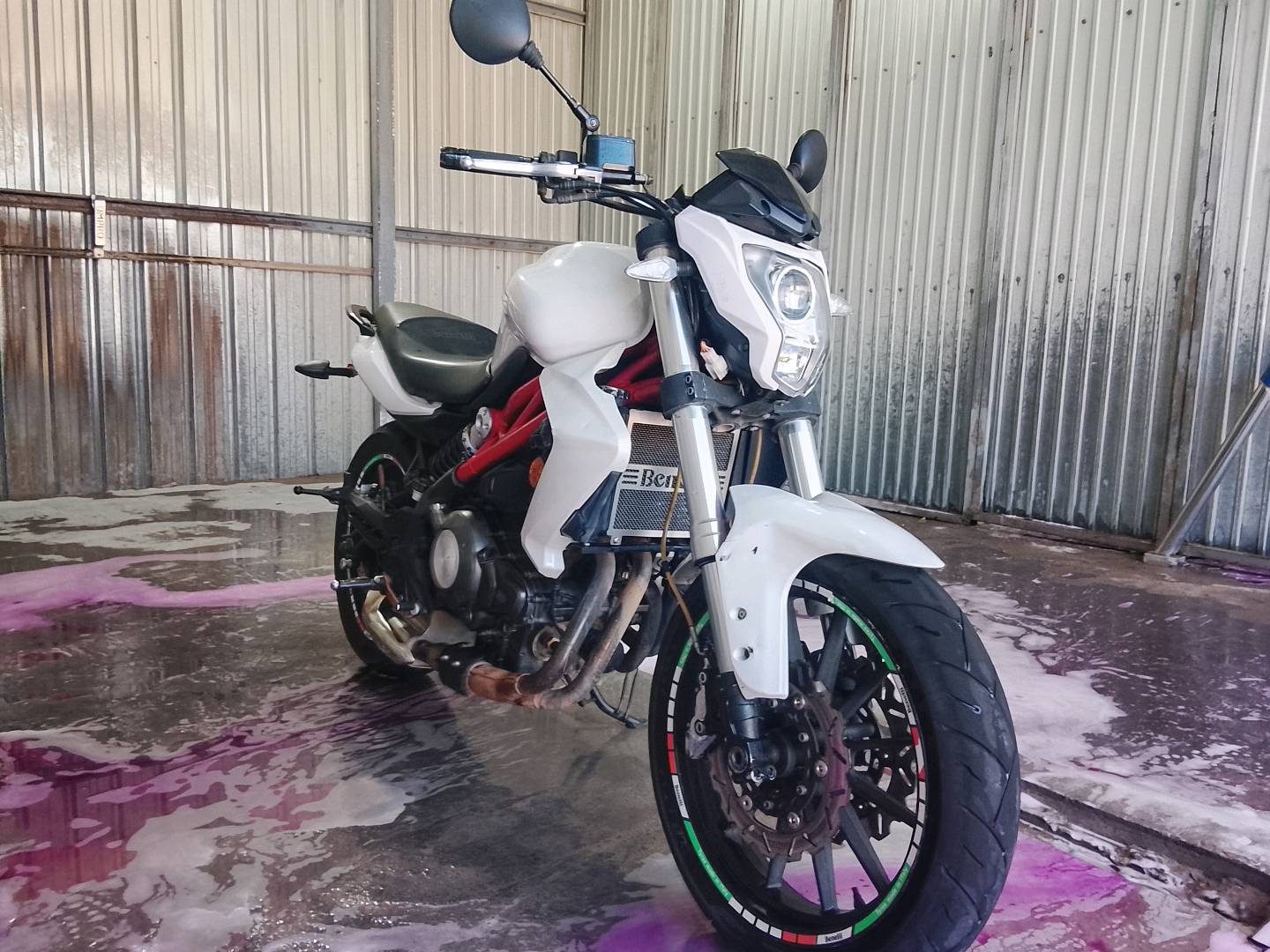 Benelli TnT 300