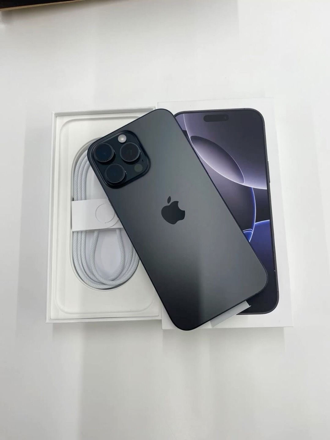 IPhone 16 Pro 128GB + полный комплект аксессуаров - изображение 2