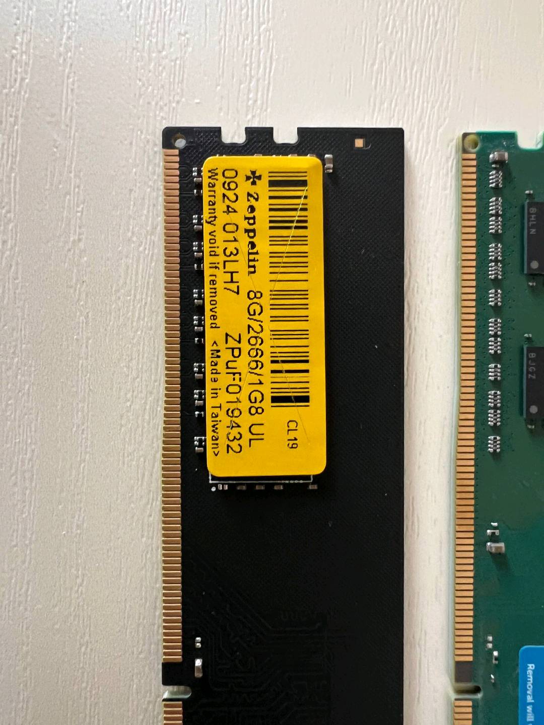 Оперативная память   16GB DDR4  8000 сом ( плашка по 8GB)
Оперативная память    8 GB DDR4   4000 сом (плашка по 4GB) - изображение 2