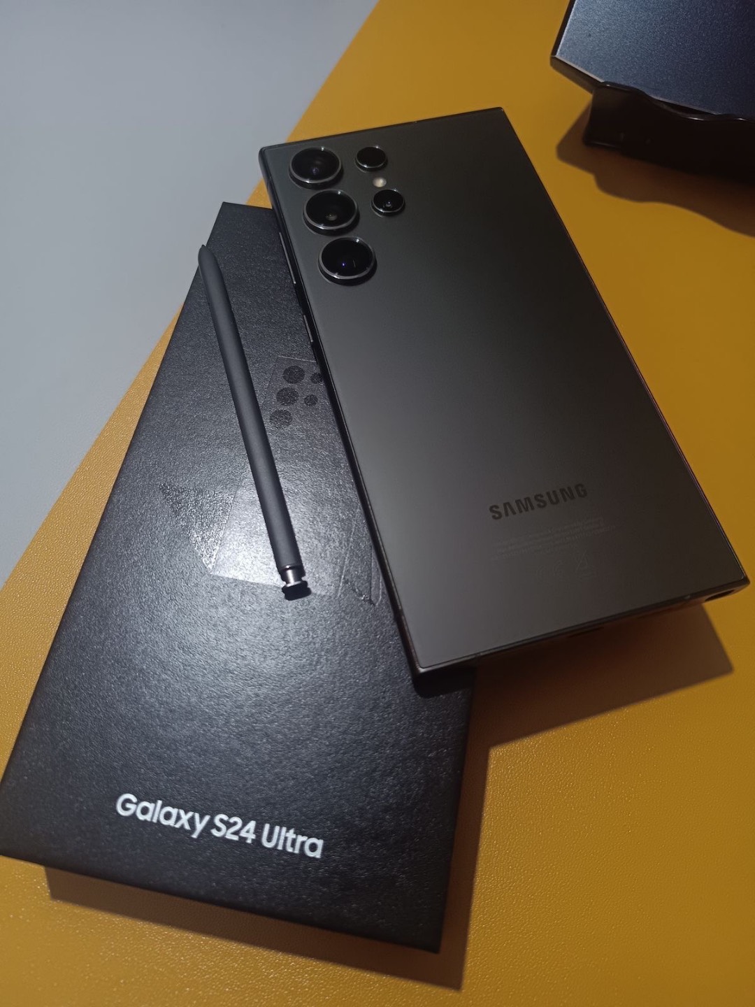 Samsung S24 Ultra 256GB + полный комплект аксессуаров - изображение 2