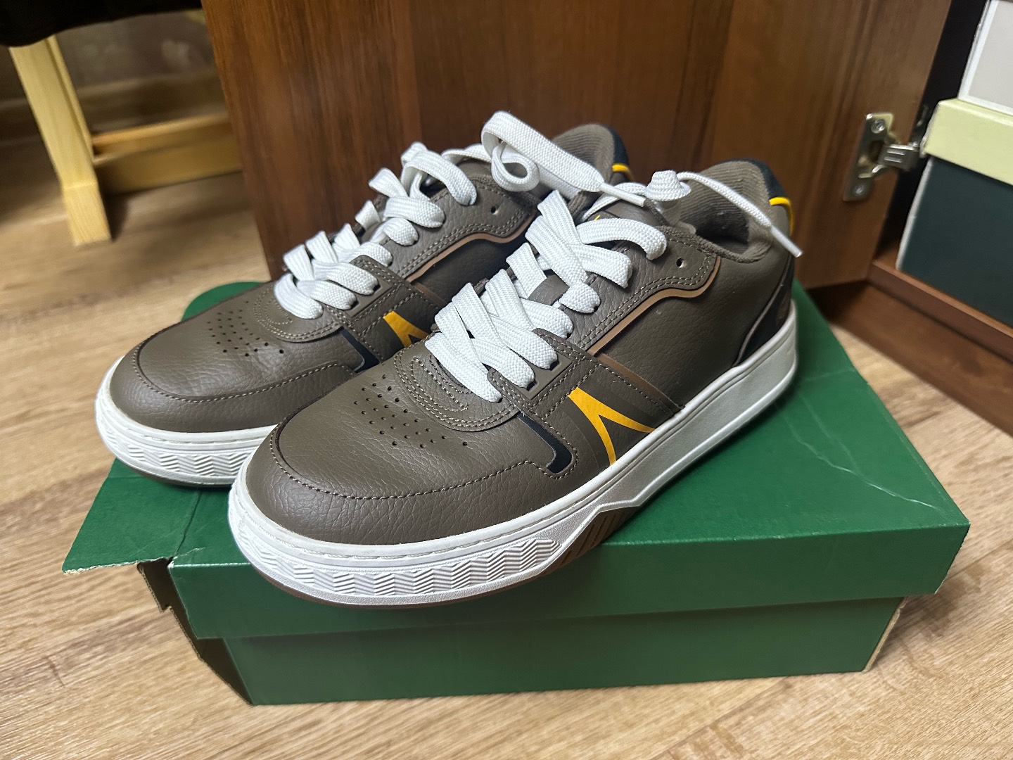 Новые оригинал Lacoste 40 размер