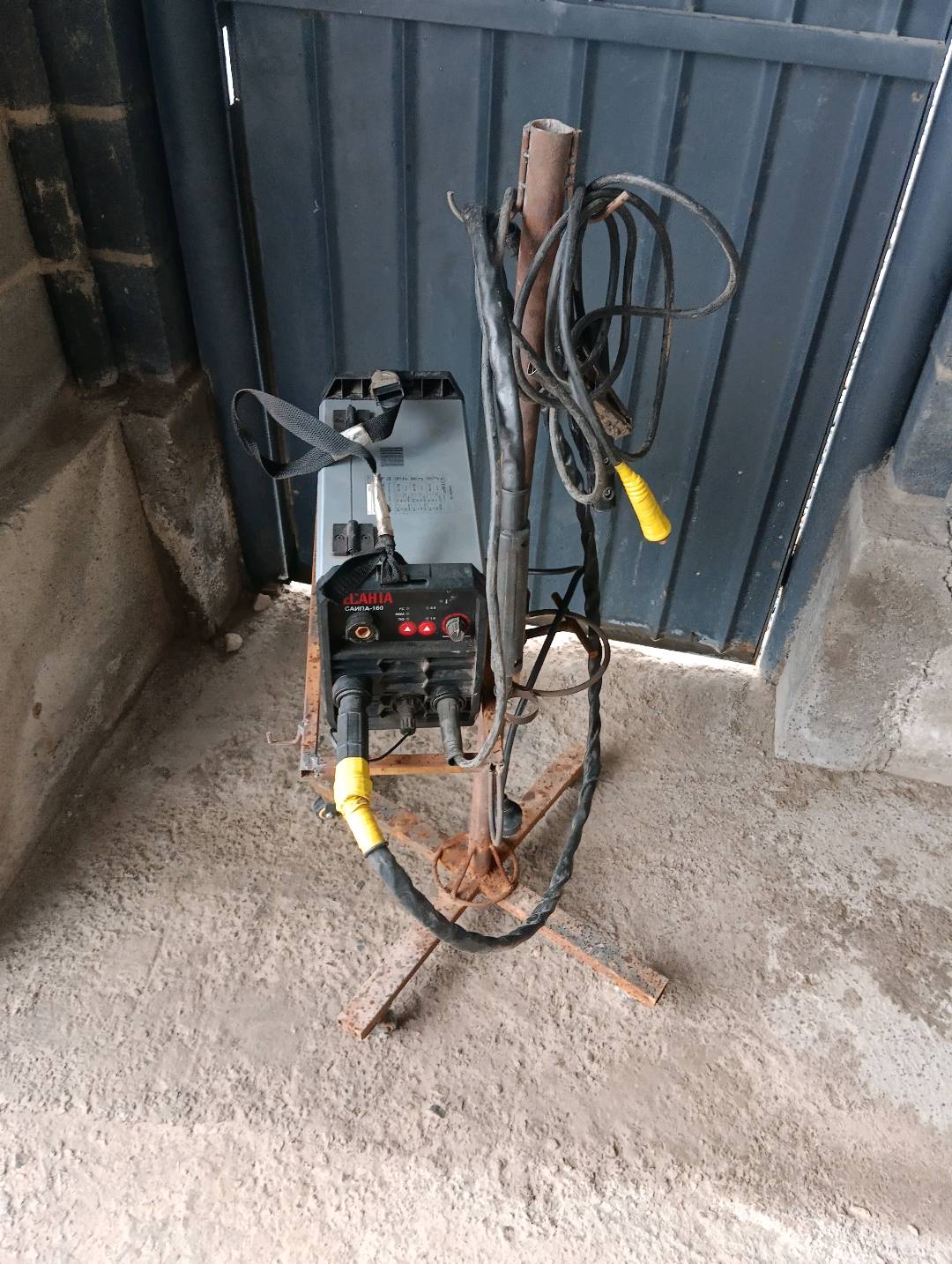 Продаю сварочный аппарат Ресанта  полуавтомат оригинал 3в1