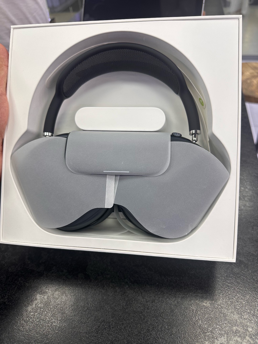 Наушники AirPods Max - открытая коробка - изображение 3