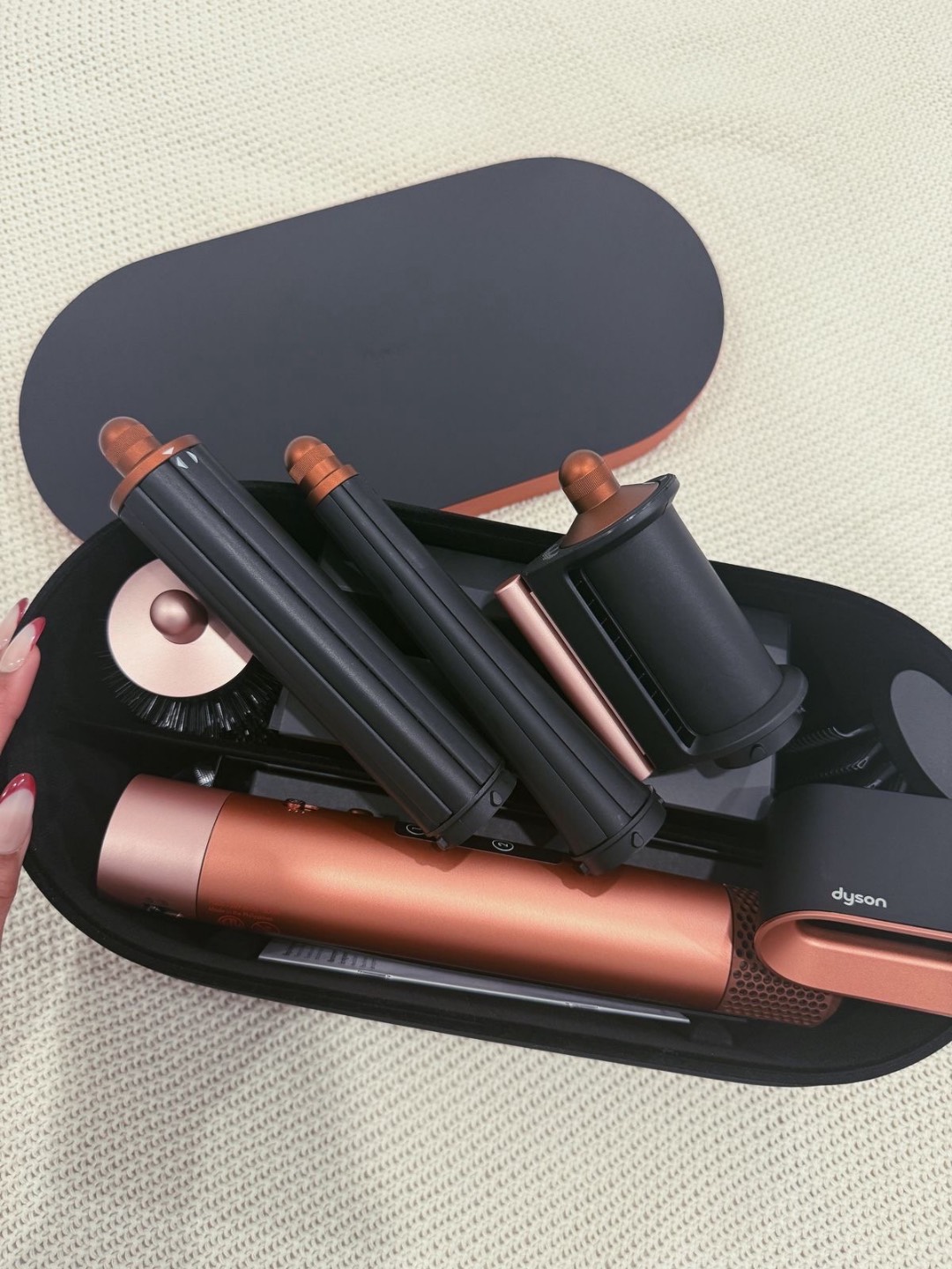 Dyson Airwrap HS09 Coanda 2x — тот самый подарок для неё - изображение 3