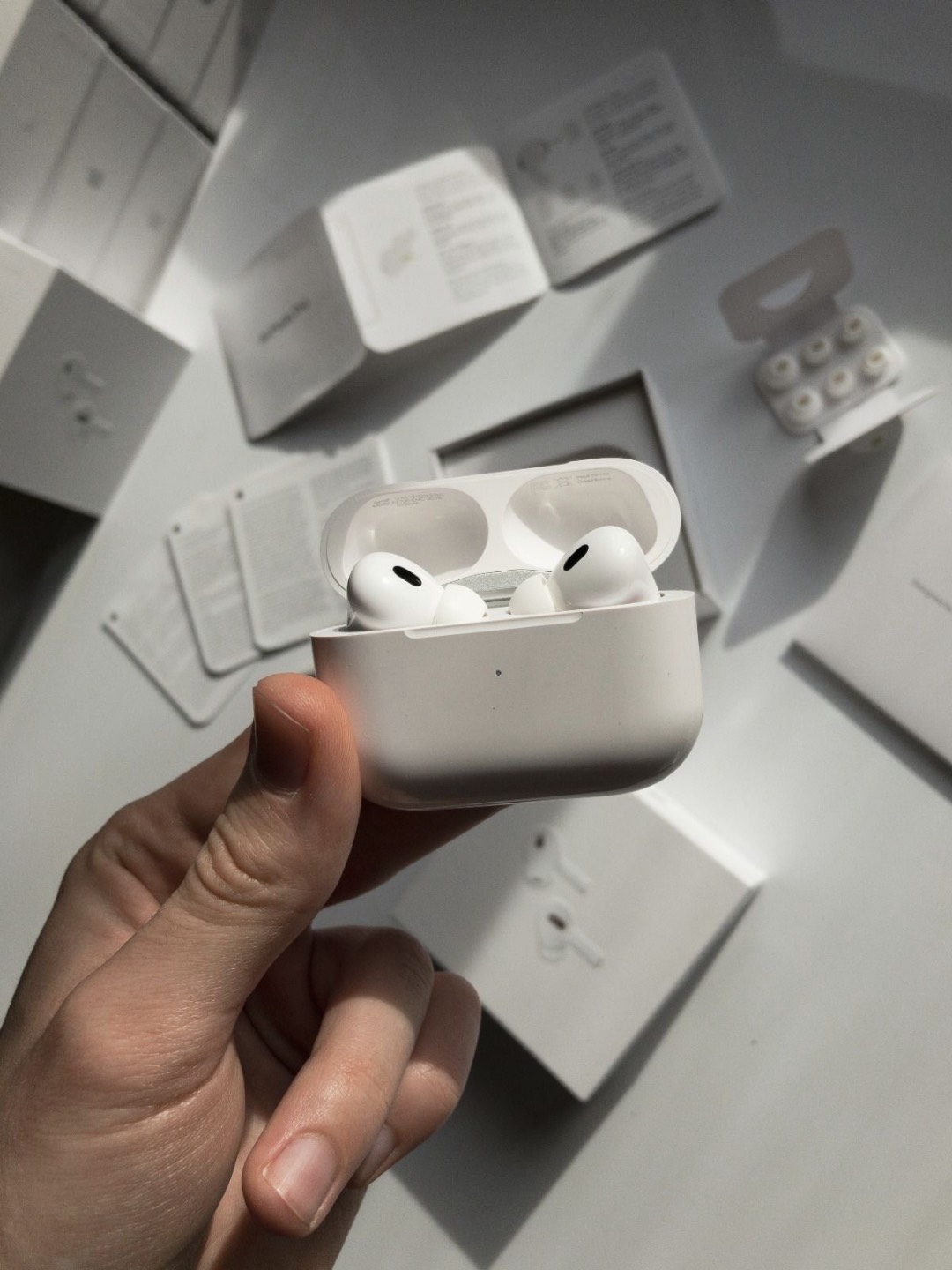 AirPods Pro 2 — подарок, который говорит о заботе.
Идеальный вариант на 14 февраля: премиальные наушники с чистым объемным звуком. - изображение 3