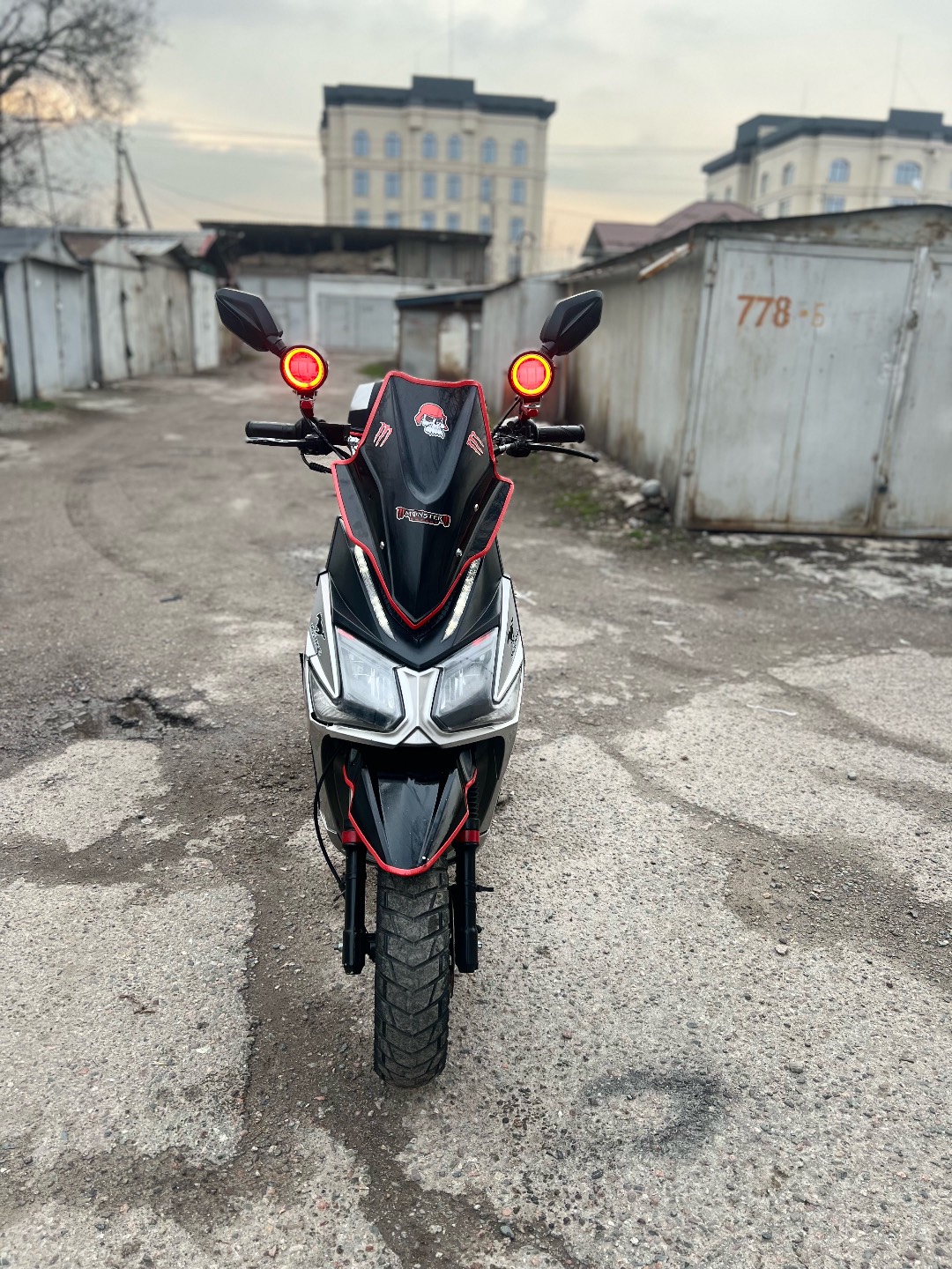 Продается скутер в хорошем состояние