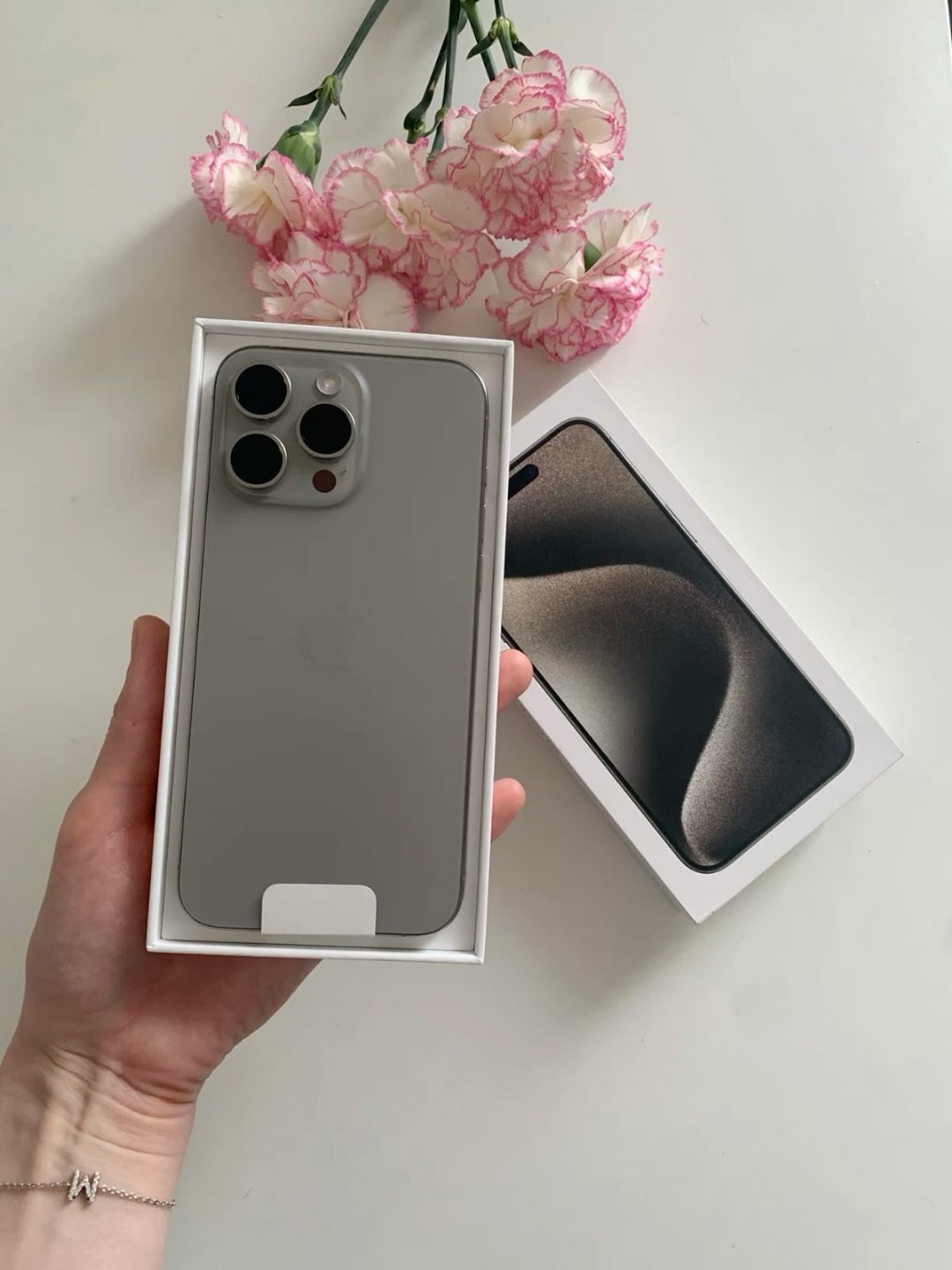 IPhone 16 Pro 128GB + полный комплект аксессуаров - изображение 2