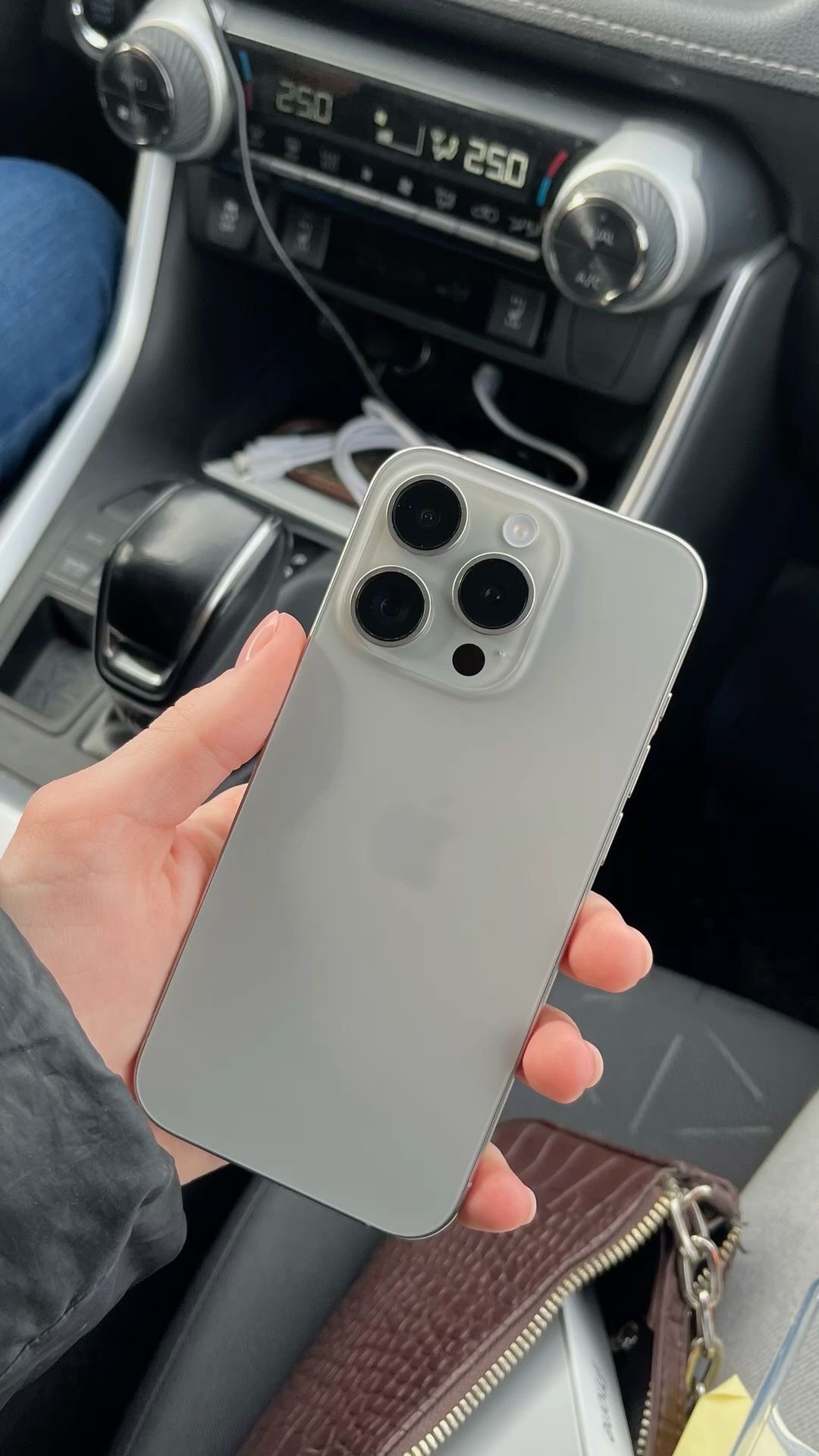 IPhone 15 Pro 128GB + полный комплект аксессуаров - изображение 2