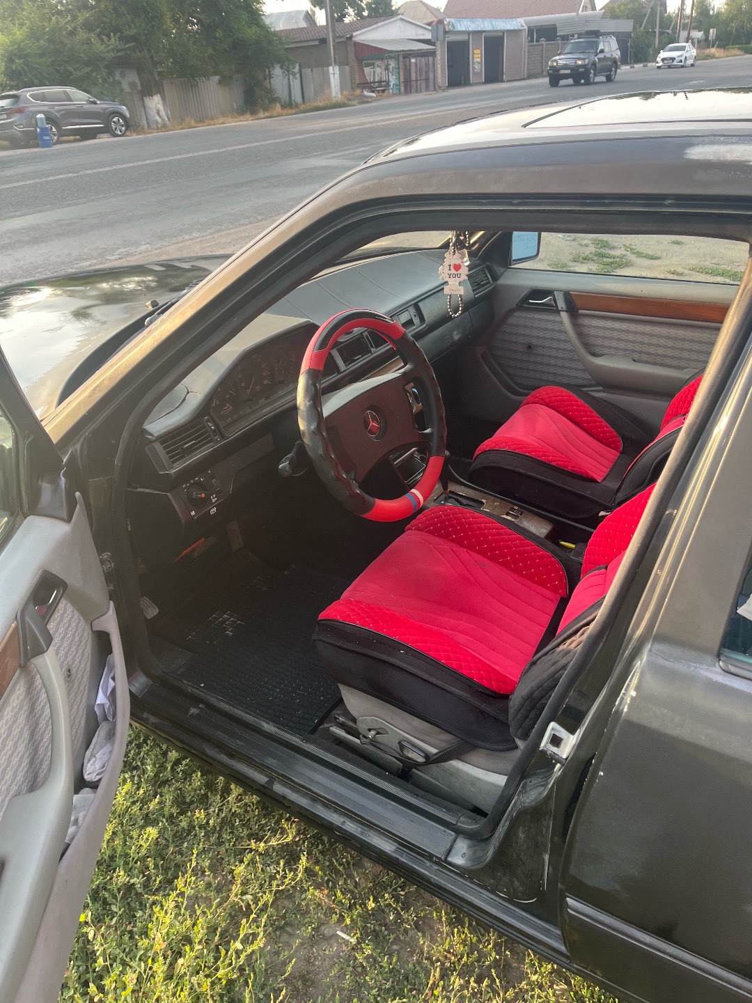 Продаю мерседес w124 под Е. Состояние 6 из 10. Год 1987. На ходу можно ездить - изображение 2