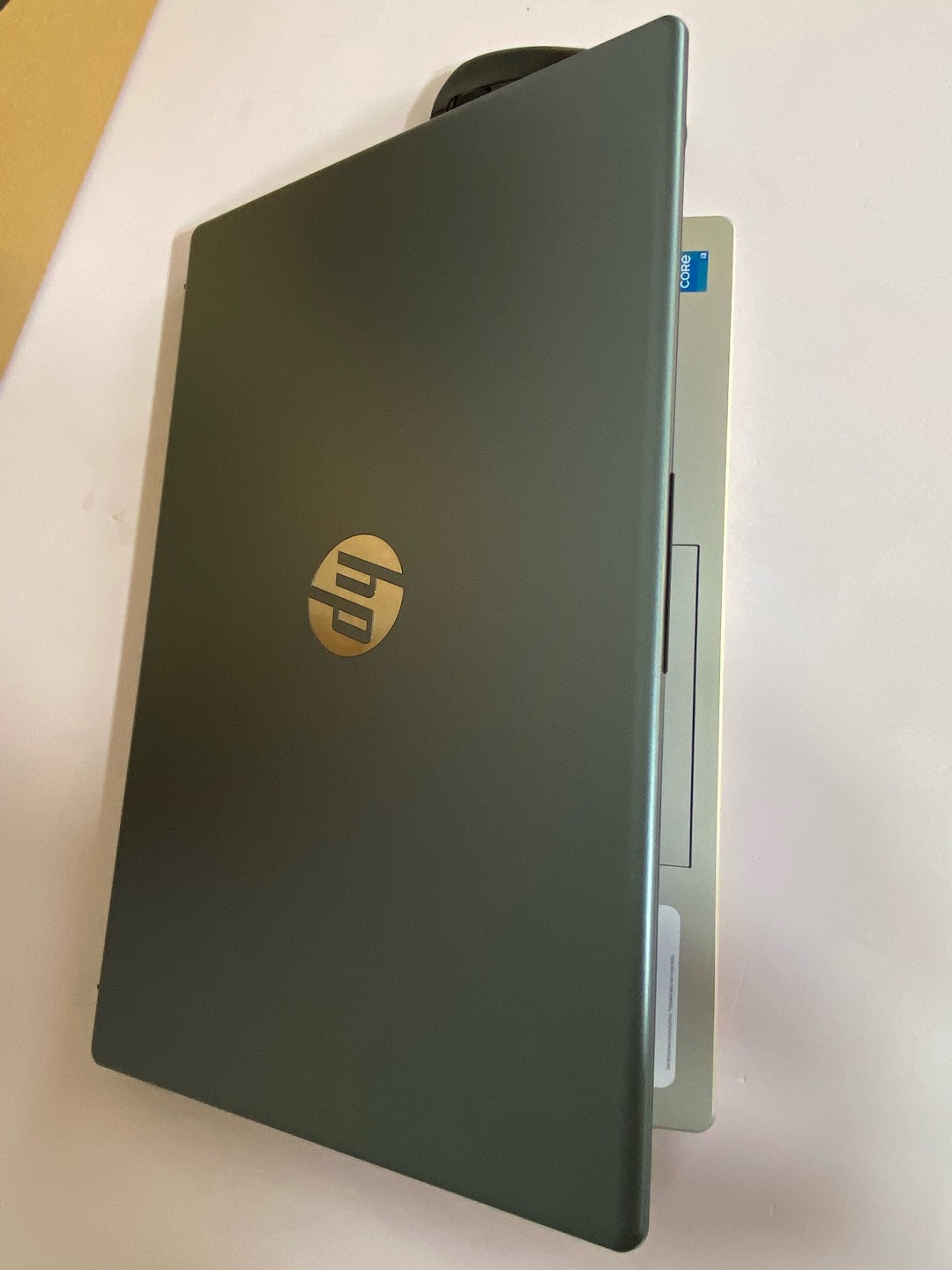 HP Laptop 15-fd0230WM — стиль, скорость и удобство в одном корпусе - изображение 9