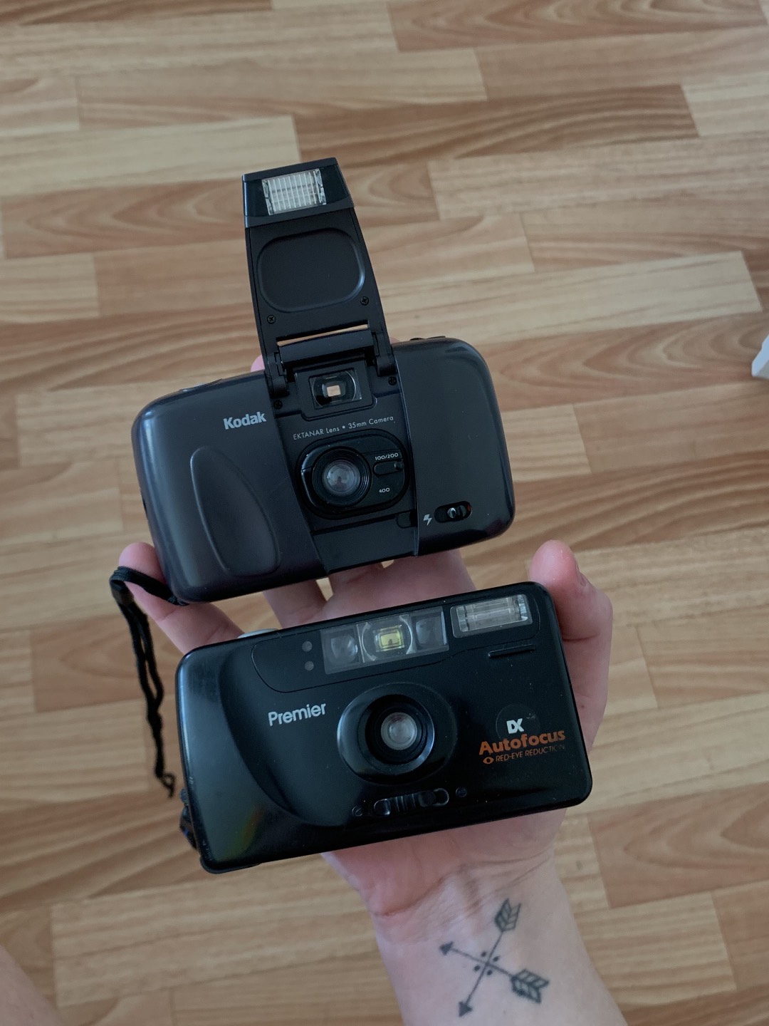 Два пленочных фотоаппарата