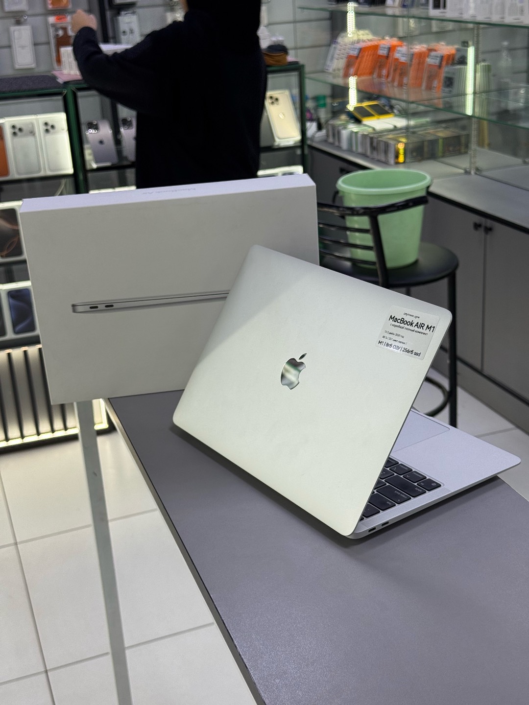 MACBOOK AIR M1 8/256+ коробка, оригинальная зарядка - изображение 2