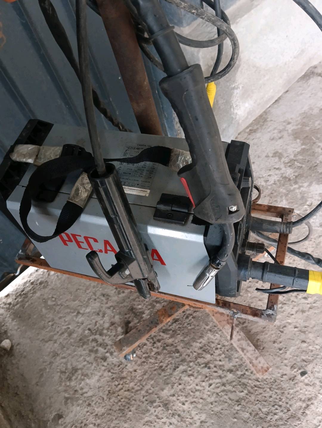 Продаю сварочный аппарат Ресанта  полуавтомат оригинал 3в1 - изображение 2