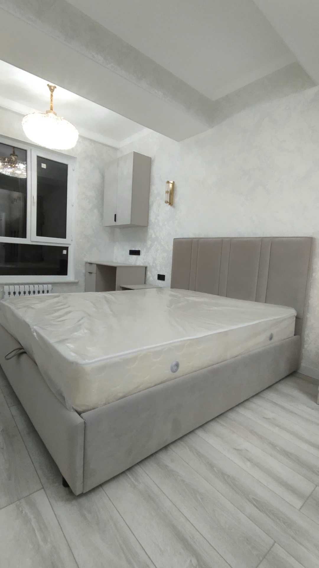 Кровать с подъемным механизмом