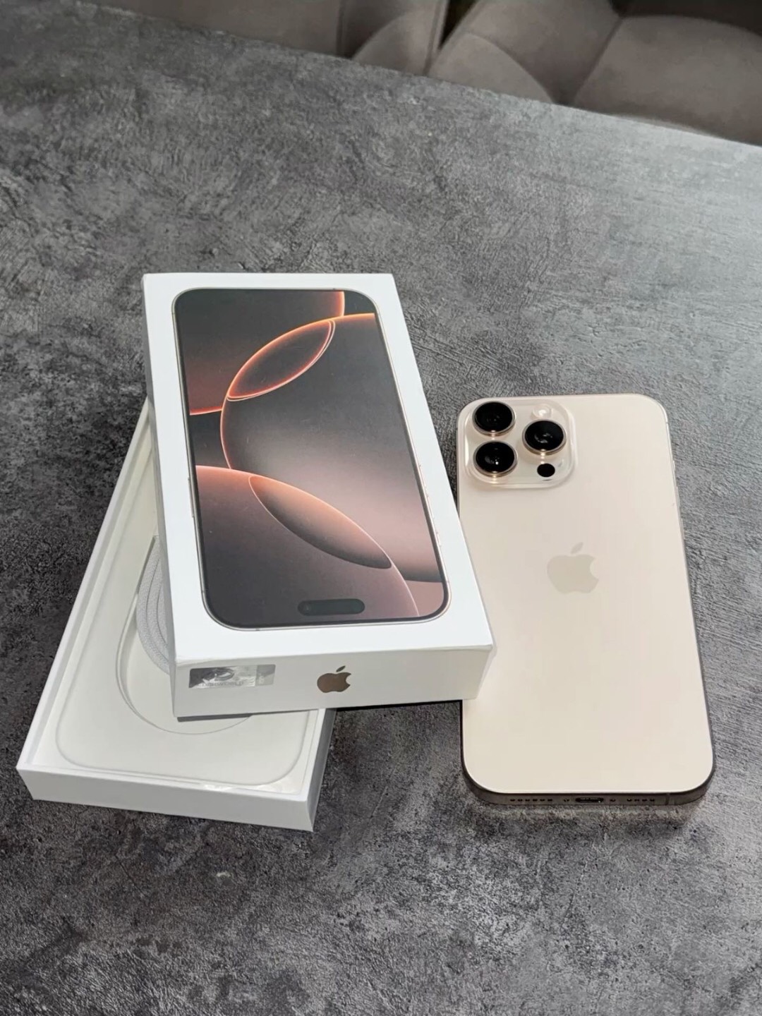 IPhone 16 Pro Max 256GB + полный комплект аксессуаров - изображение 3