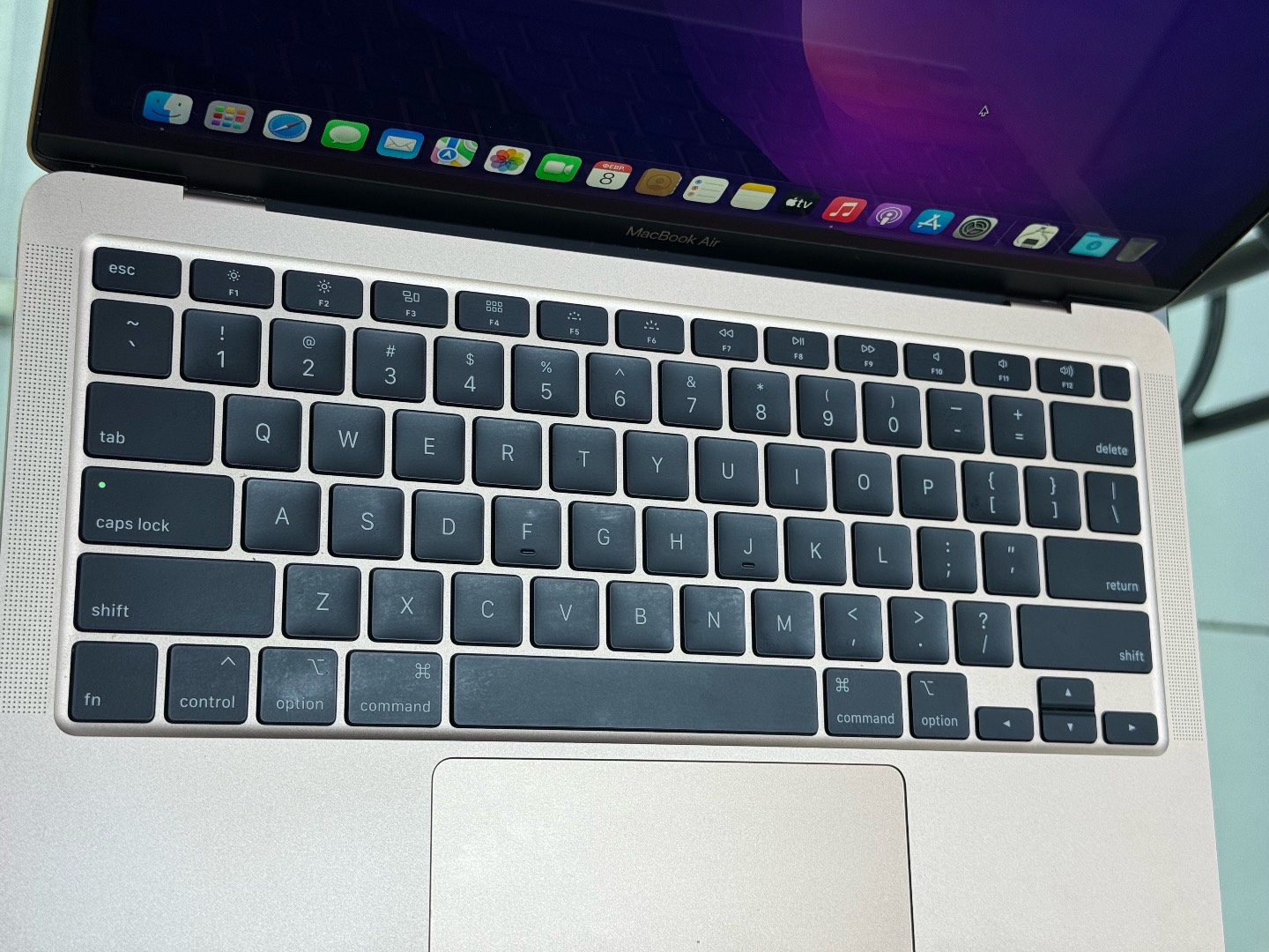 MACBOOK AIR 2020 I3 8/256gb+ коробка, оригинальная зарядка - изображение 6