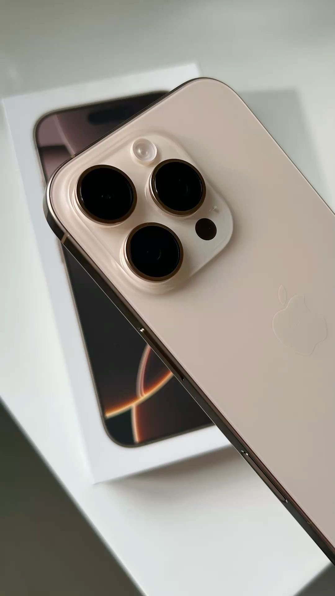 Новый айфон 16про Макс 256г - изображение 2