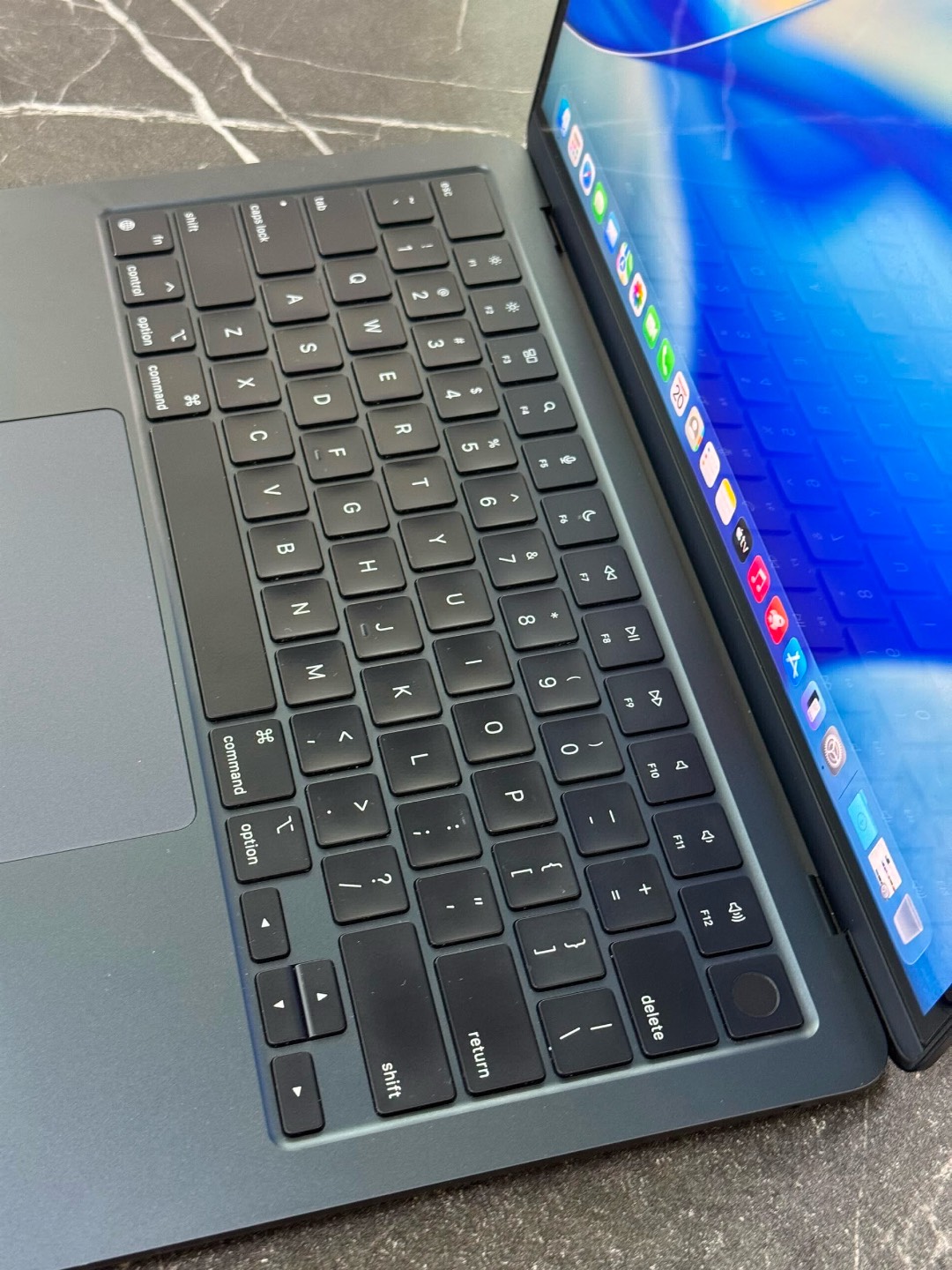 MACBOOK AIR M 2 8/256 - изображение 4