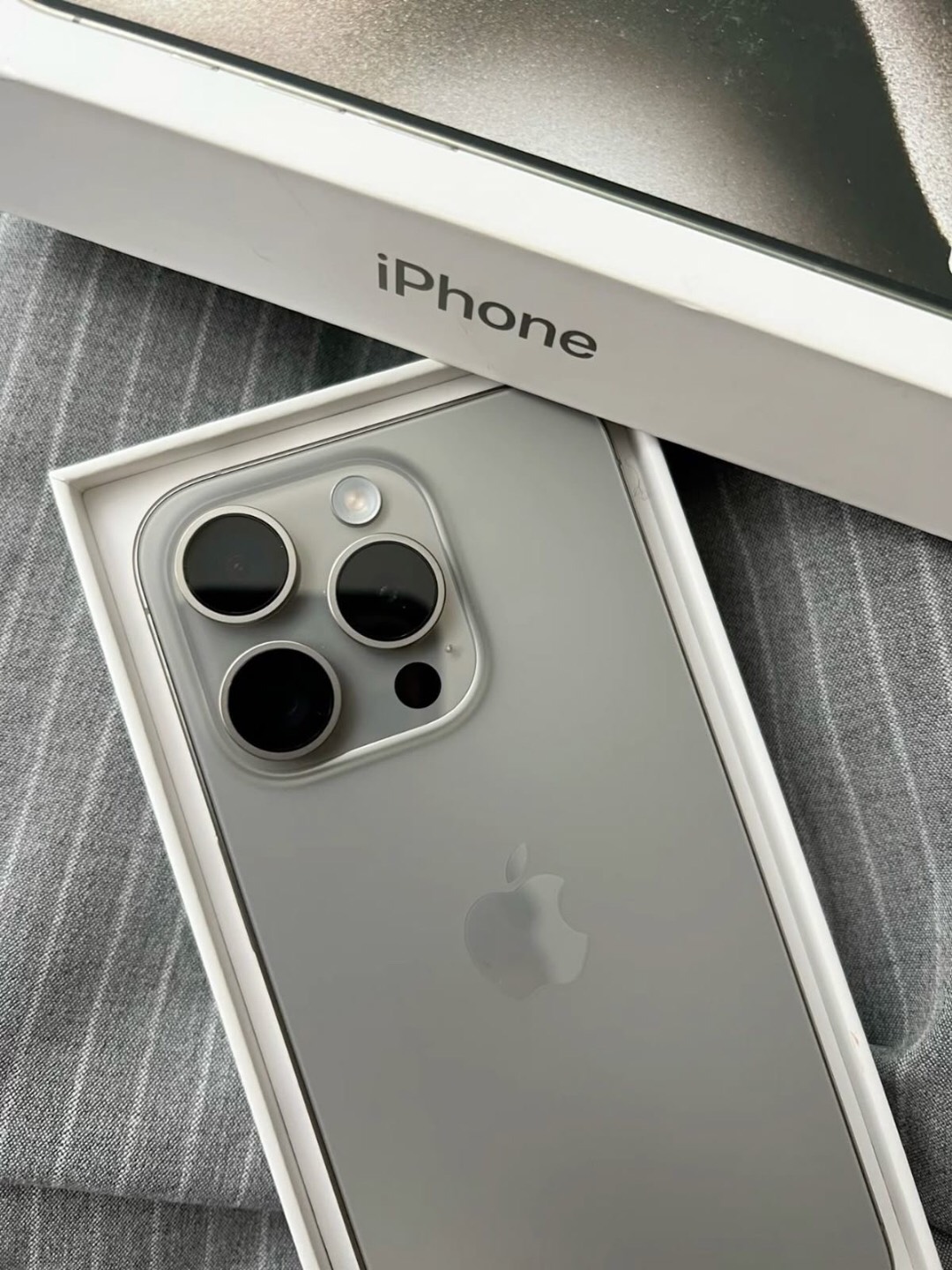 IPhone 15 Pro 128GB + полный комплект аксессуаров - изображение 2