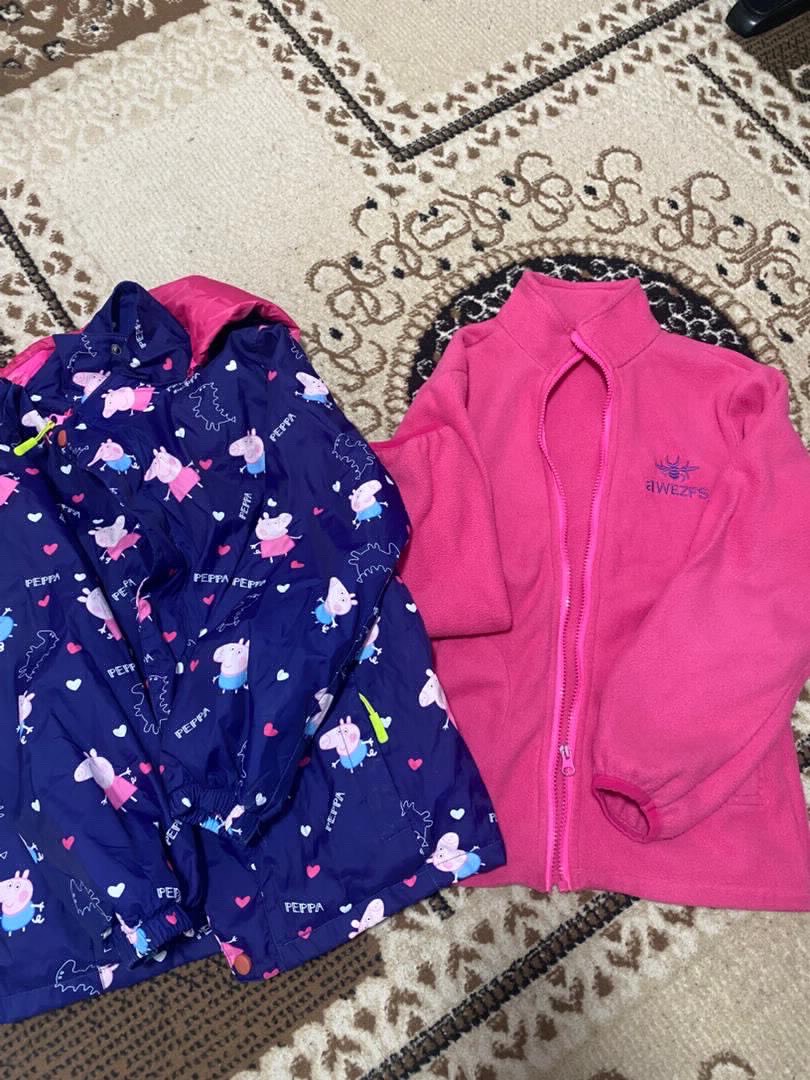 Деми куртка, 2 в 1 можно как по отдельности так и вместе носить , размер 140 примерно 9 лет