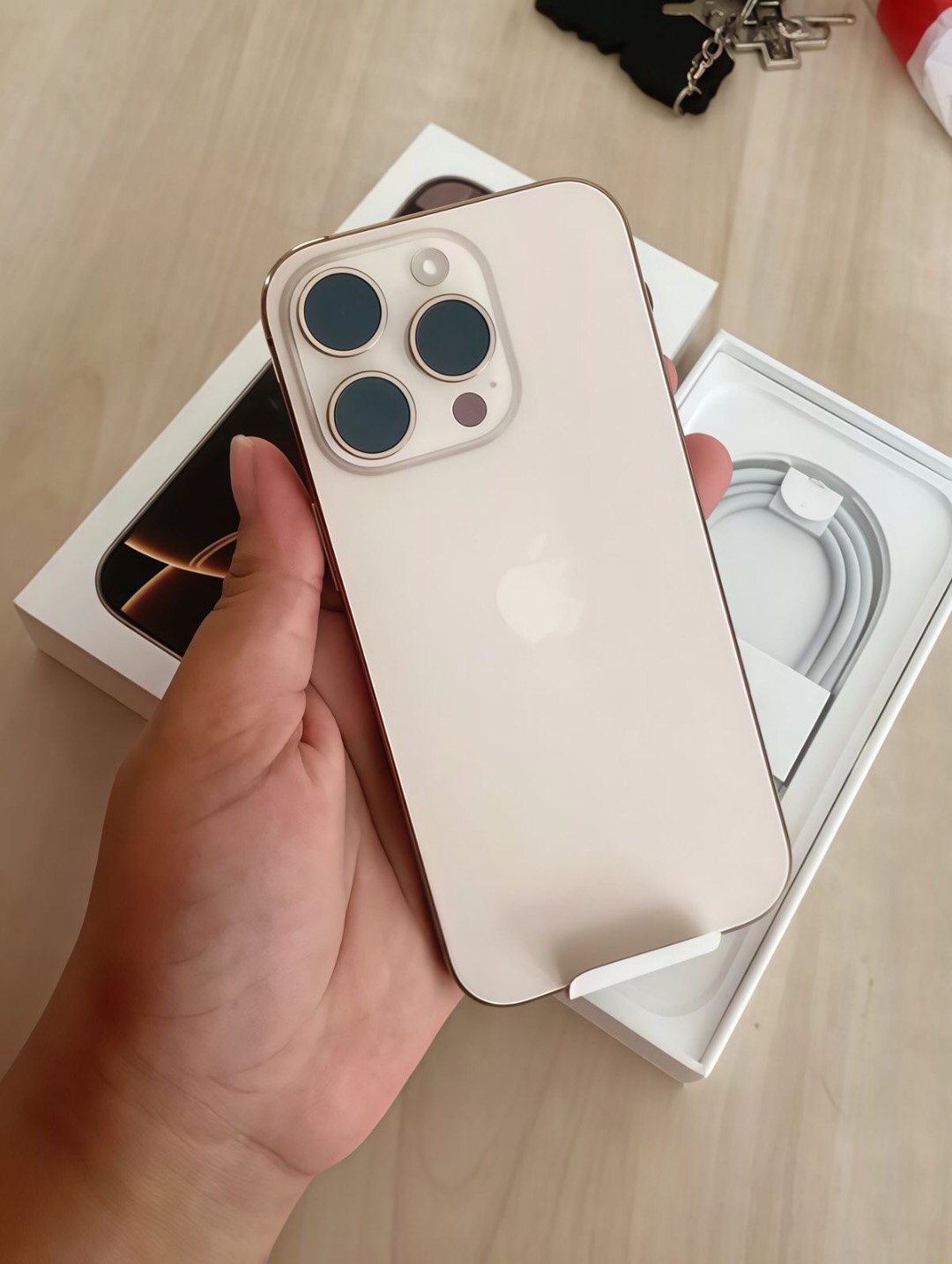 IPhone 16 Pro 128GB + полный комплект аксессуаров - изображение 2