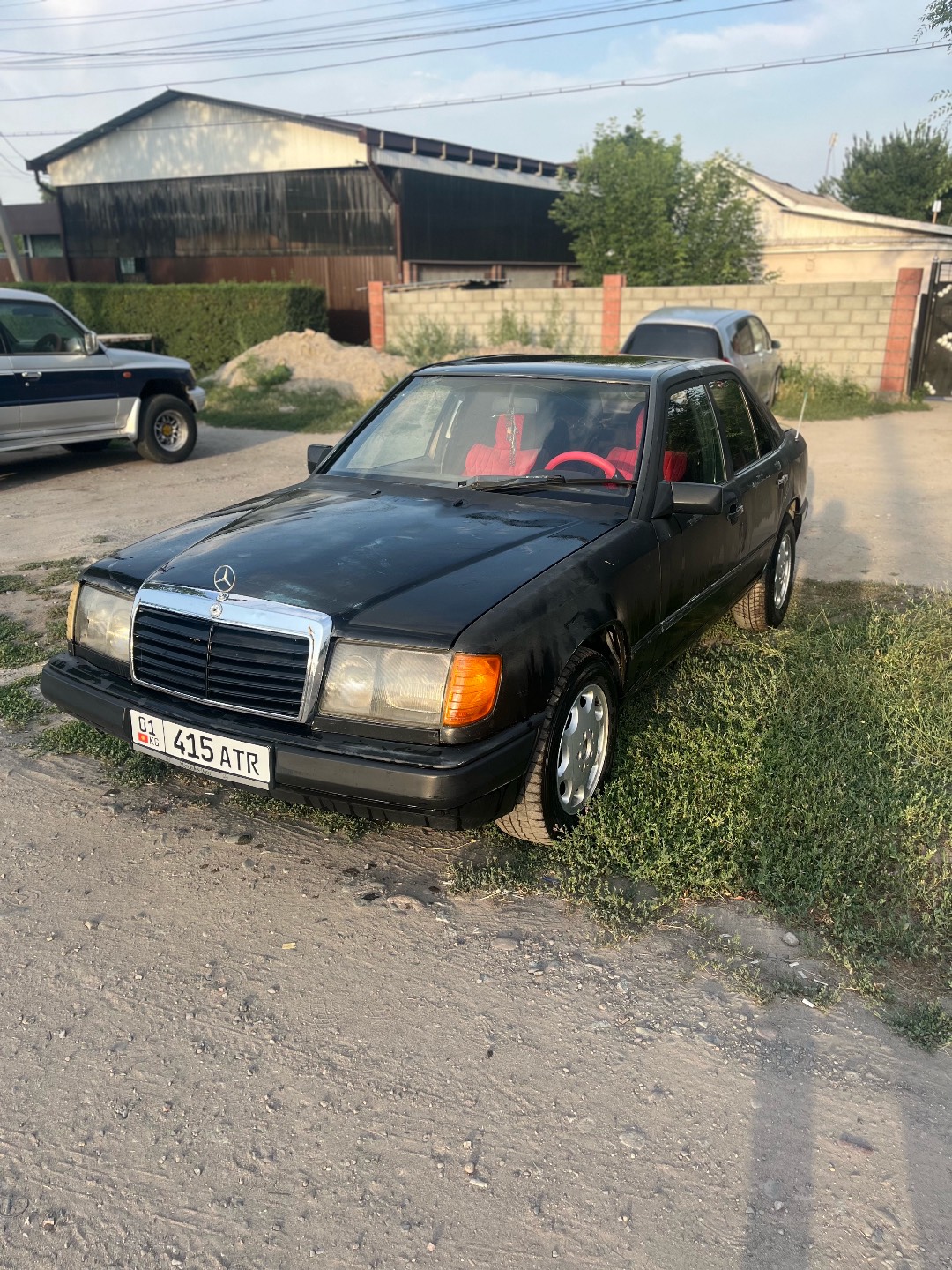 Продаю мерседес w124 под Е. Состояние 6 из 10. Год 1987. На ходу можно ездить