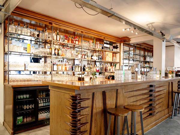 Picture of the bar at Venster33