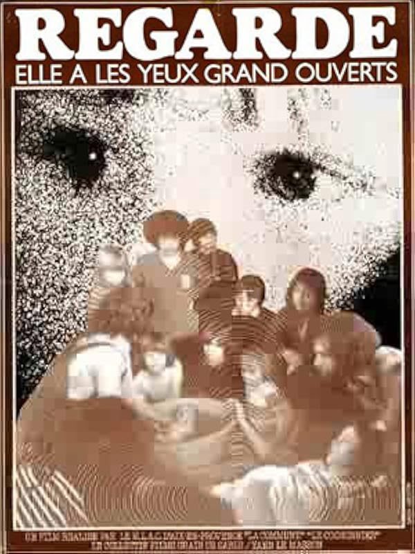 Regarde, elle a les yeux grand ouverts