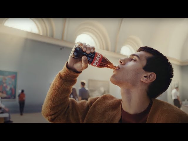 El cobra vida de forma literal en este spot Coca Cola