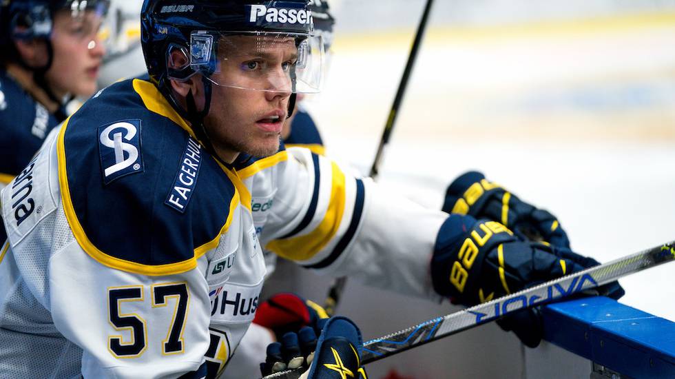 The Swedish star forward leaves the KHL club after 14 matches