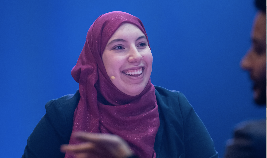 Yalfu-host Samya Hafsaoui, foto: Anna van Kooij