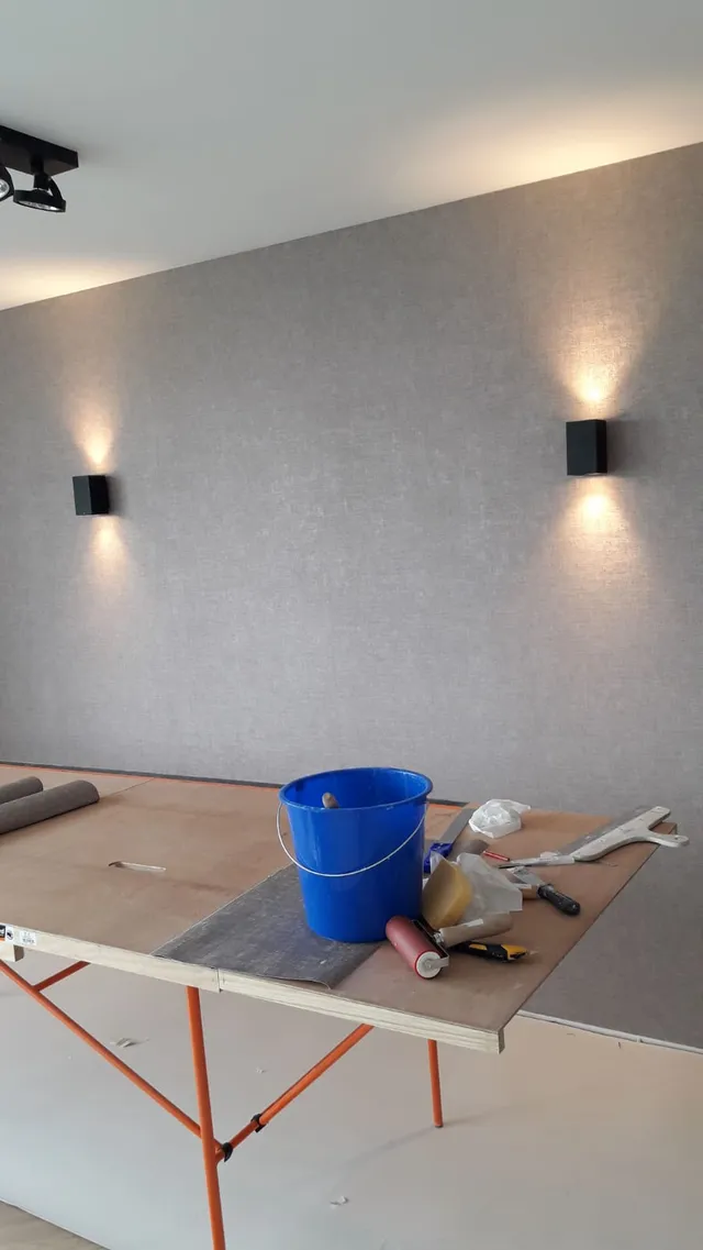 Een strak behangen wand