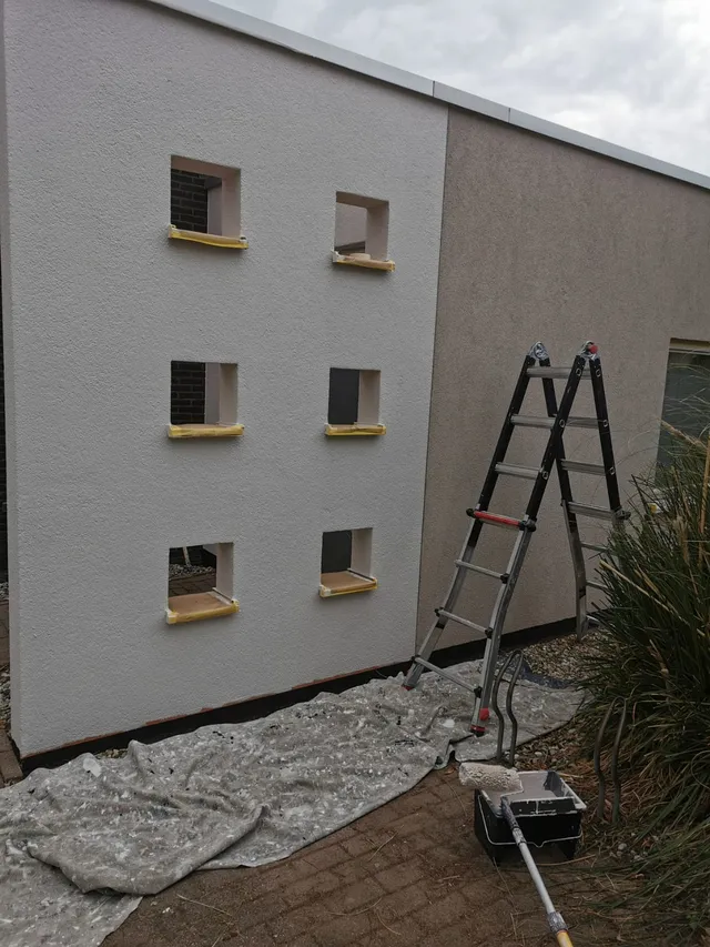 Een pas geschilderde buitengevel van een woning in Lelystad