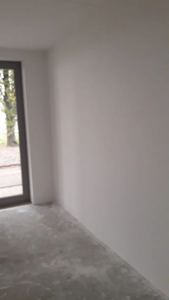 Wanden met renovlies in een woning in Almere