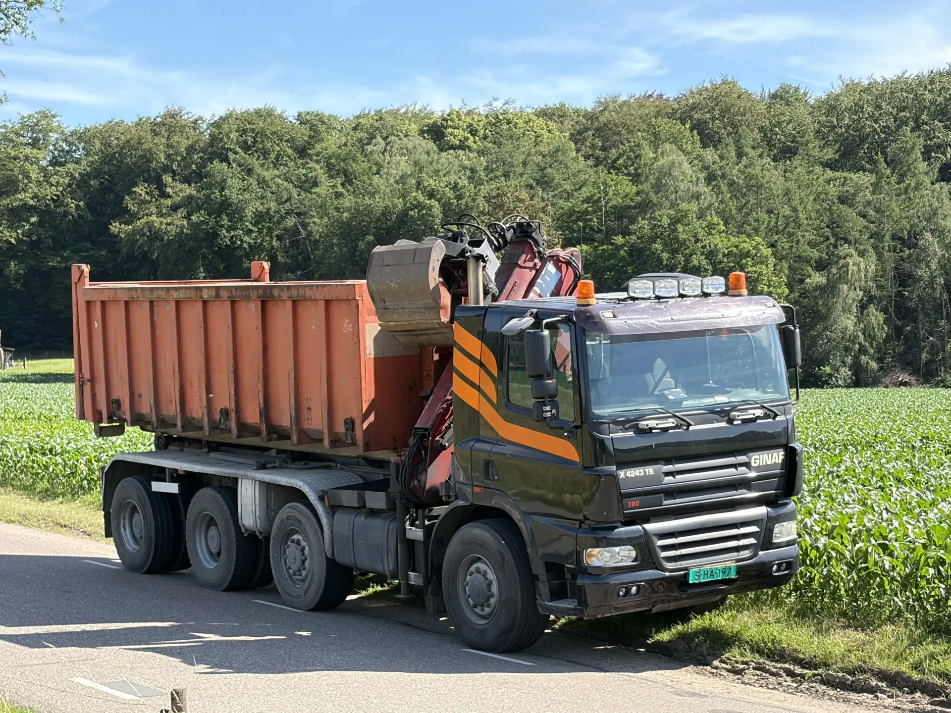 machinebod-ginaf-vrachtwagen-haakarm-containerauto