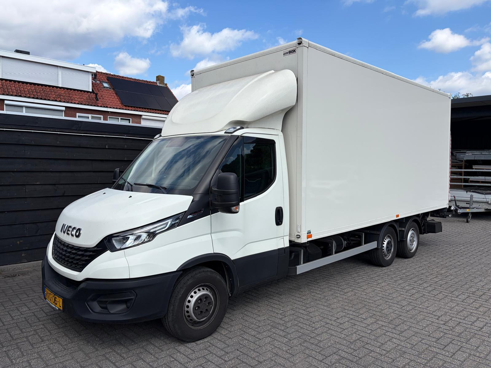 machinebod-iveco-bakwagen-wit