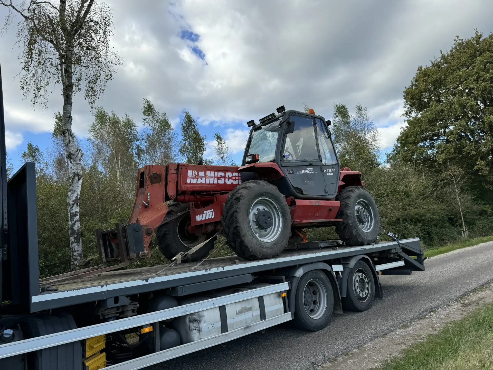 machinebod-manitou-verreiker-op-transport