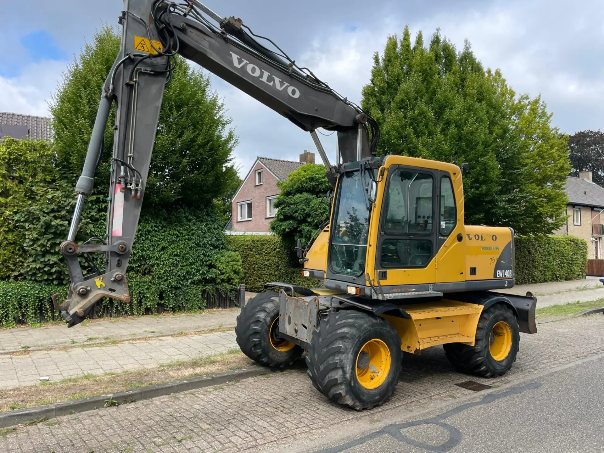 machinebod-volvo-graafmachine-ew140b