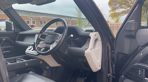 2020 Land Rover Defender Steering wheel