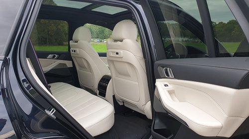 2020 BMW X5 xDrive 30d - Rear Cabin