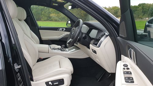 2020 BMW X5 xDrive 30d - Front Cabin