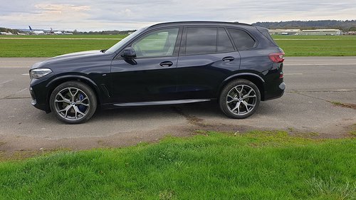 2020 BMW X5 xDrive 30d - Side