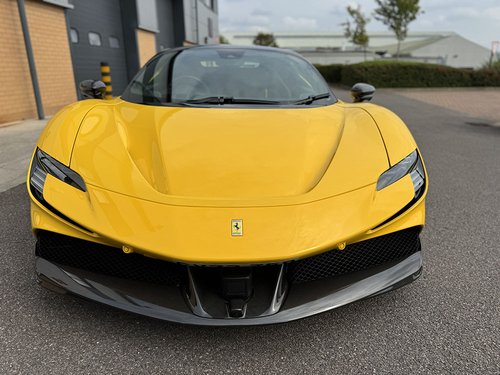 2023 Ferrari SF90 Stradale 4.0T V8 7.9kWh F1 DCT